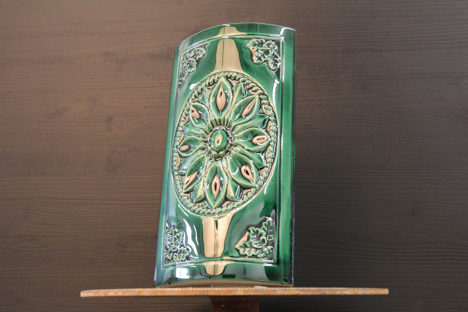 Sturm Keraamika OÜ Valge glasuuriga ahjupotid, Värvilise glasuuriga kahhelid, Ahjupotid restaureerimiseks, Eridisainiga keraamika, Täitekivid ja glasuuritud tellised, Ahjude projekteerimine Tartu, Eesti, Baltikum