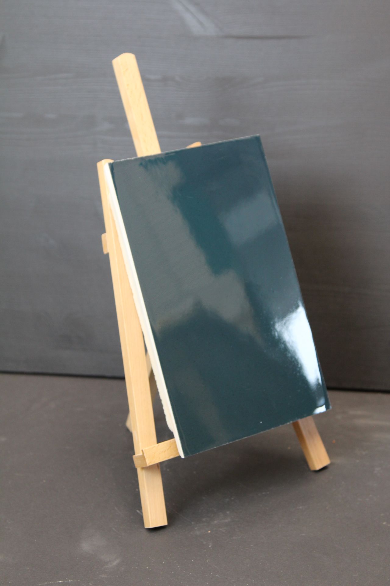 Sturm Keraamika OÜ Valge glasuuriga ahjupotid, Värvilise glasuuriga kahhelid, Ahjupotid restaureerimiseks, Eridisainiga keraamika, Täitekivid ja glasuuritud tellised, Ahjude projekteerimine Tartu, Eesti, Baltikum