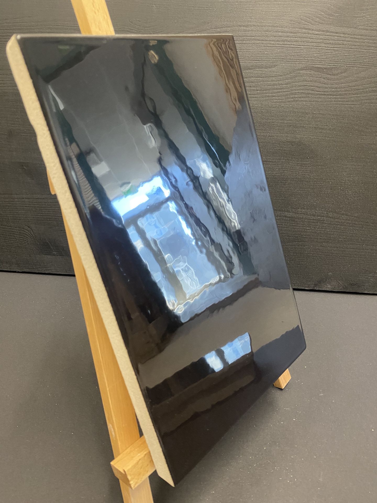 Sturm Keraamika OÜ Valge glasuuriga ahjupotid, Värvilise glasuuriga kahhelid, Ahjupotid restaureerimiseks, Eridisainiga keraamika, Täitekivid ja glasuuritud tellised, Ahjude projekteerimine Tartu, Eesti, Baltikum