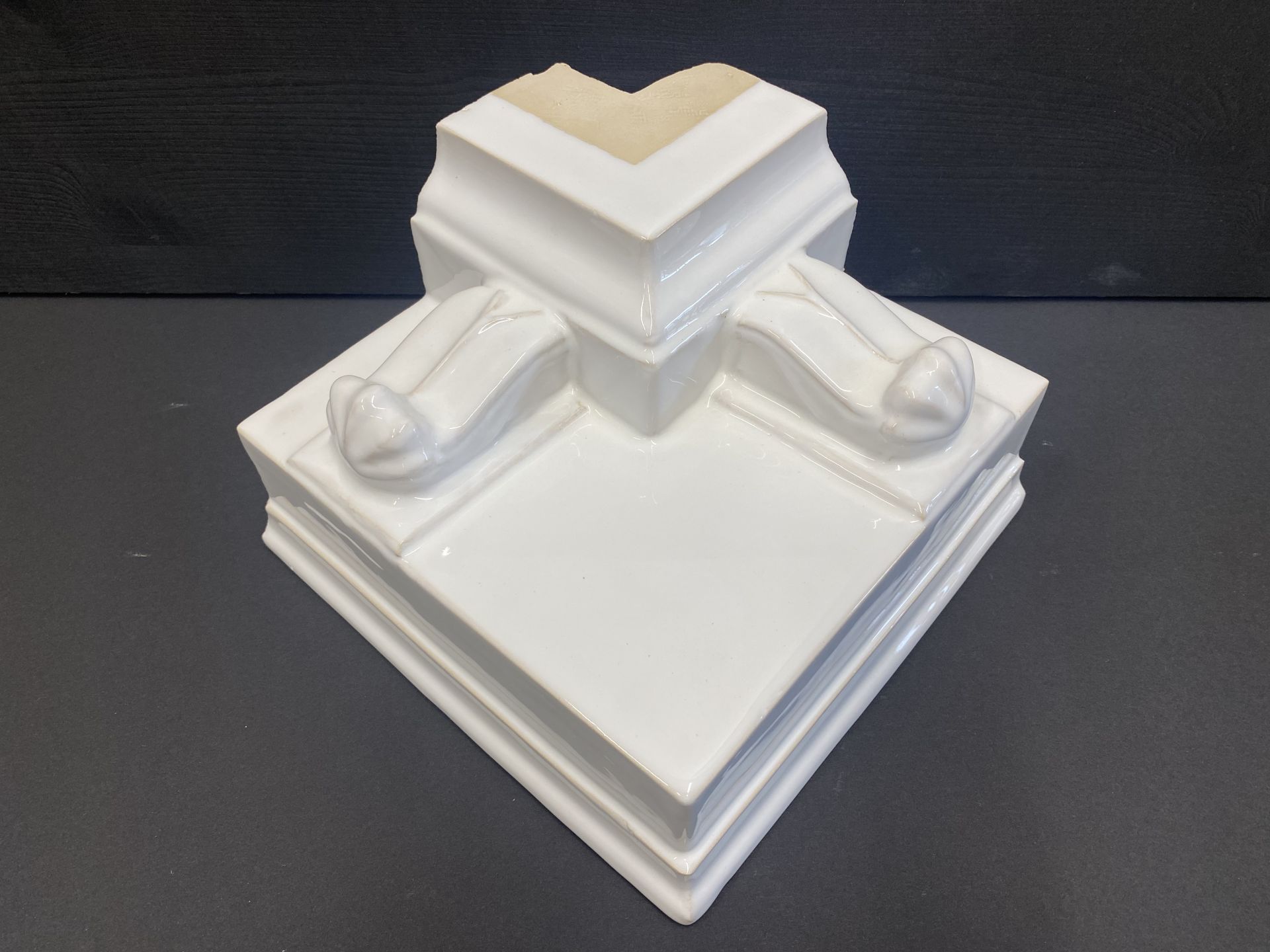 Sturm Keraamika OÜ Valge glasuuriga ahjupotid, Värvilise glasuuriga kahhelid, Ahjupotid restaureerimiseks, Eridisainiga keraamika, Täitekivid ja glasuuritud tellised, Ahjude projekteerimine Tartu, Eesti, Baltikum